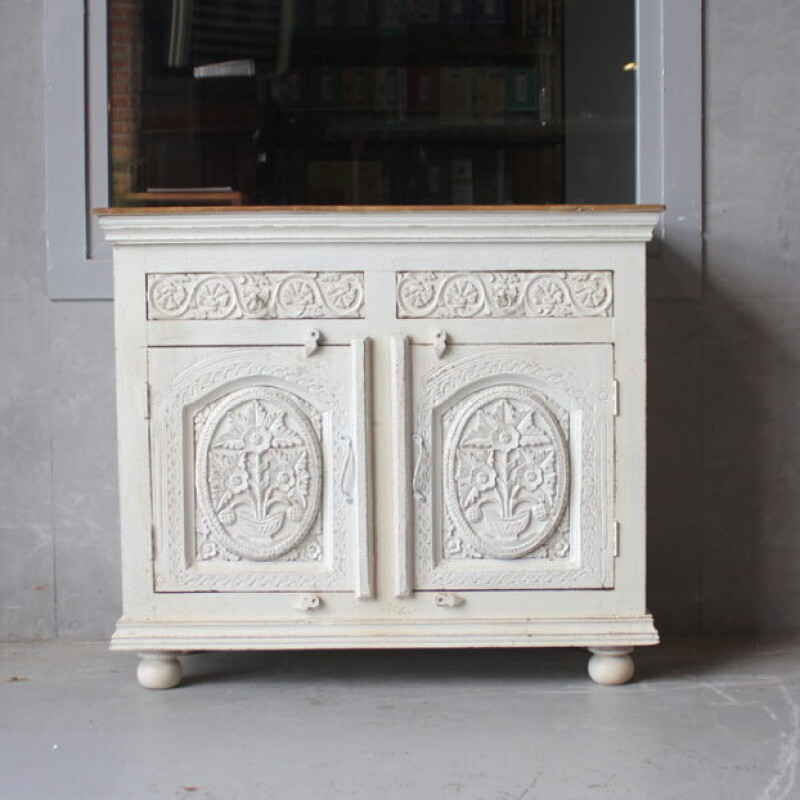 ORIENTAL WOODEN CHEST