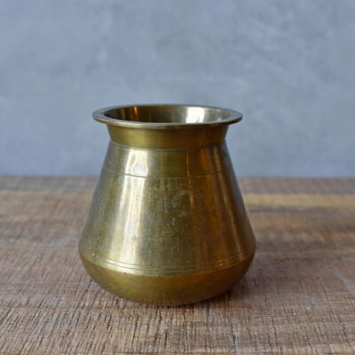 BRASS JUG DECORATION