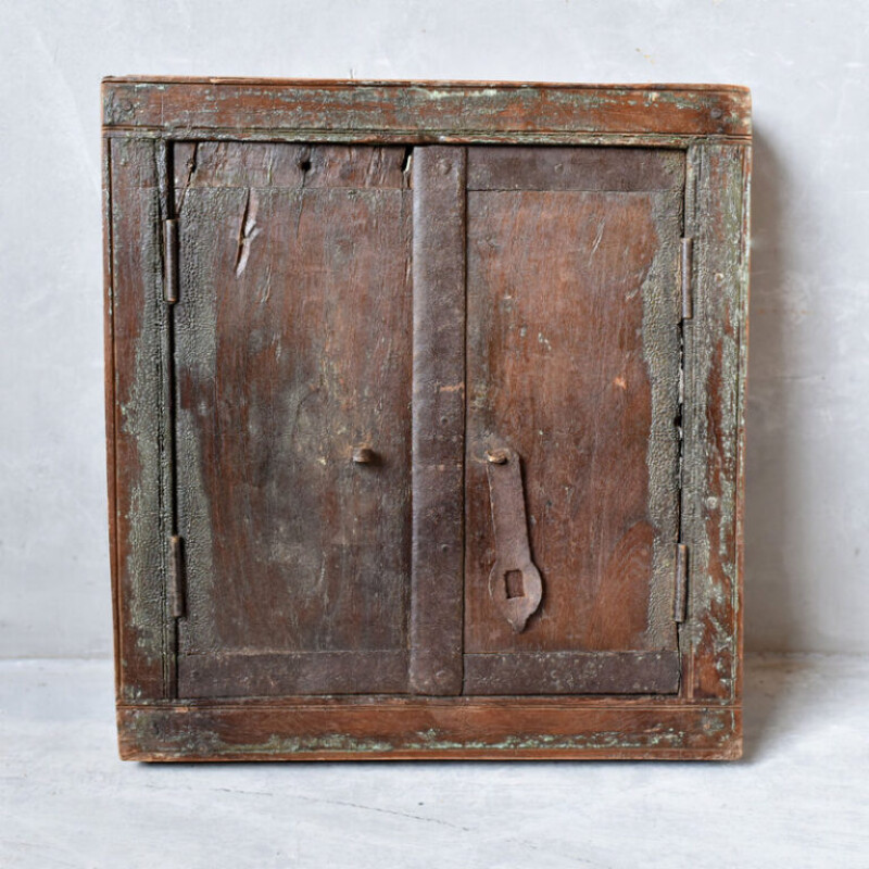 WOODEN HANGING MIRROR