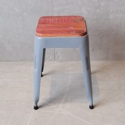 GRAY INDUSTRIAL METAL STOOL
