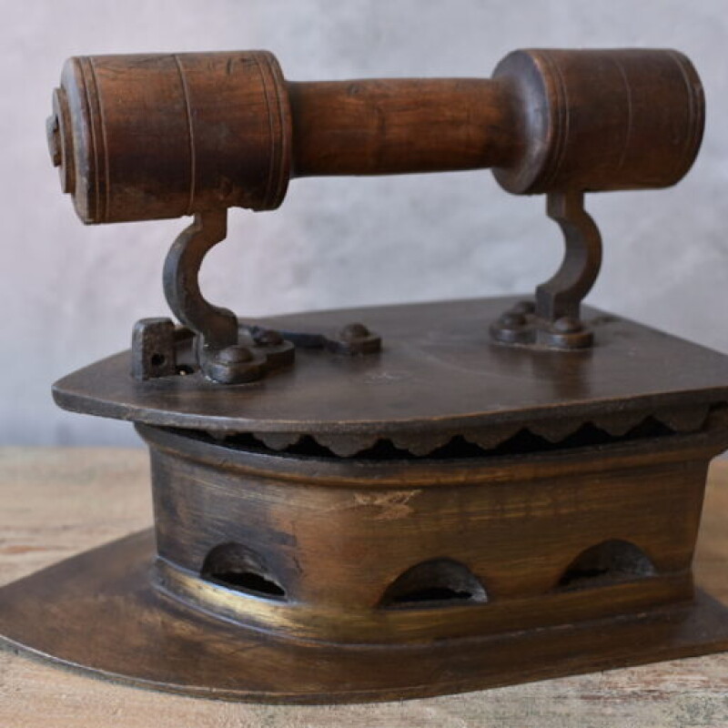 RETRO BRASS IRON