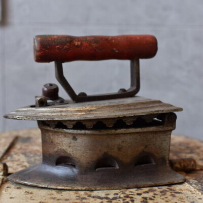 RETRO IRON