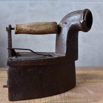 IRON WITH STEAMER